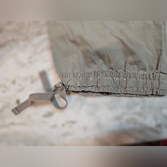 DKNY Active Women’s Khaki Cargo Capri Pants Size 4 | Outdoor Utility Pockets - Picture 4 of 12